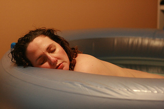 Can water births help labour pains?