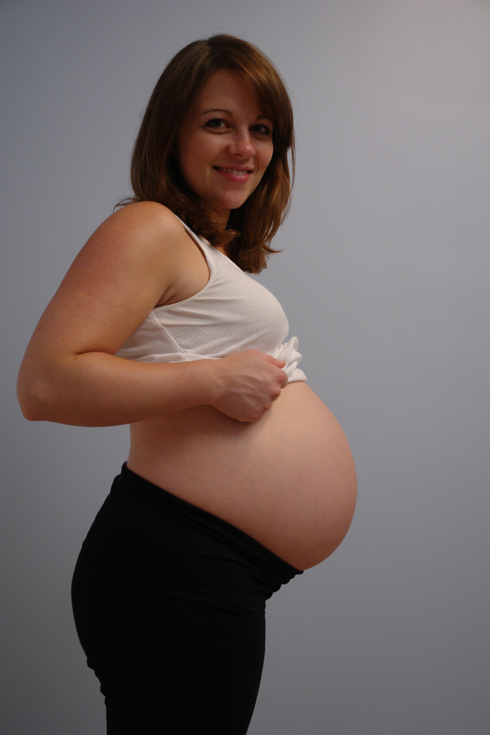Беременность 40 недель каменеет. Живот на 42 неделе беременности.